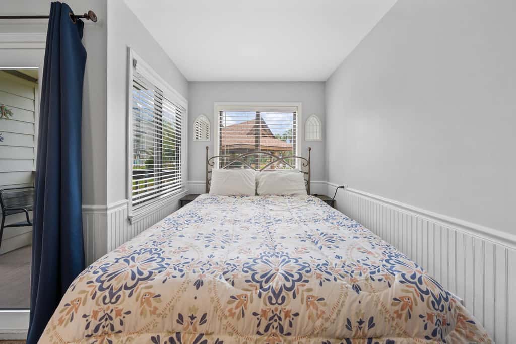 Modern studio with pools, sports courts, a gym & easy beach access