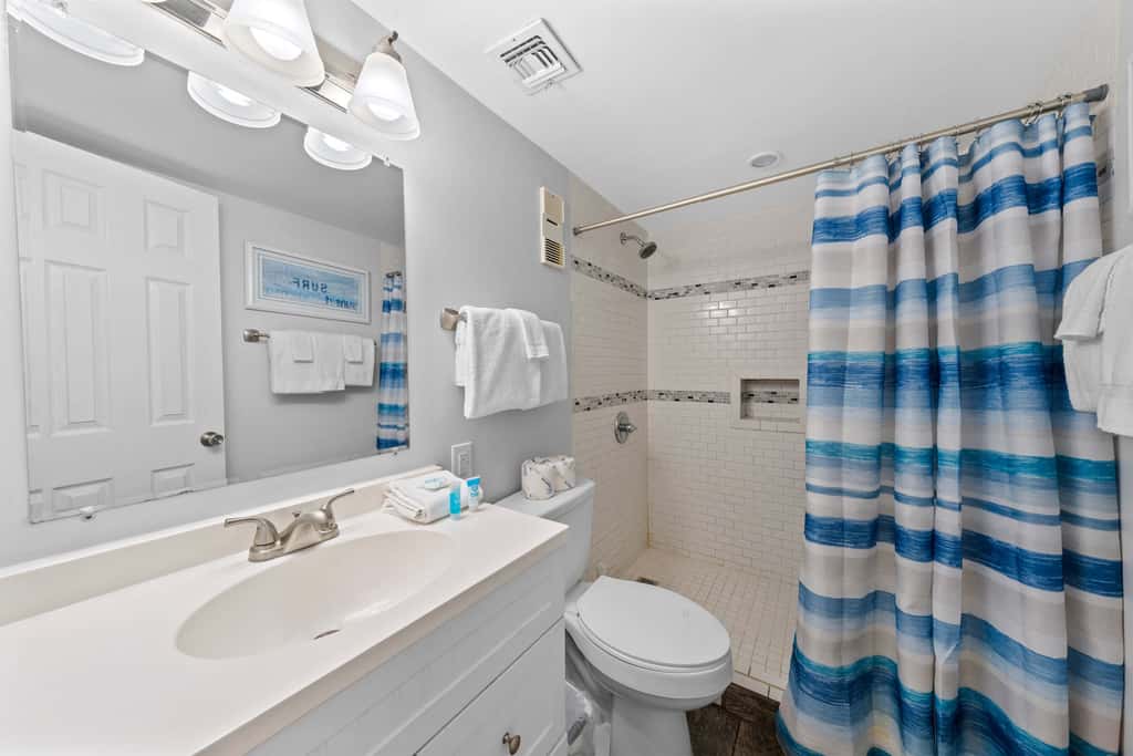 Modern studio with pools, sports courts, a gym & easy beach access