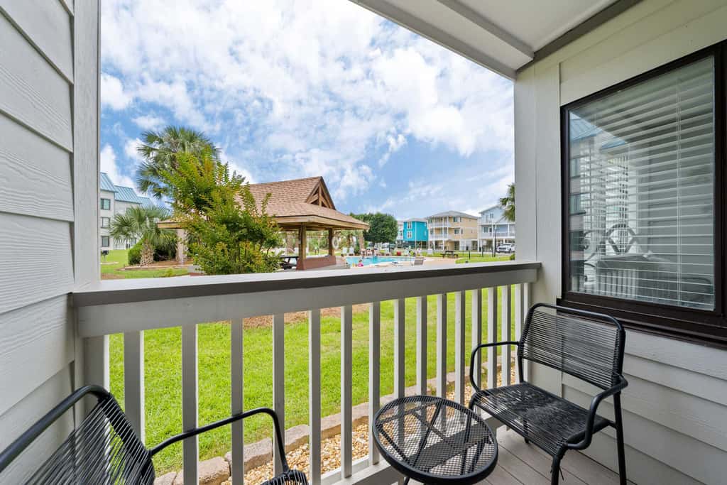 Modern studio with pools, sports courts, a gym & easy beach access