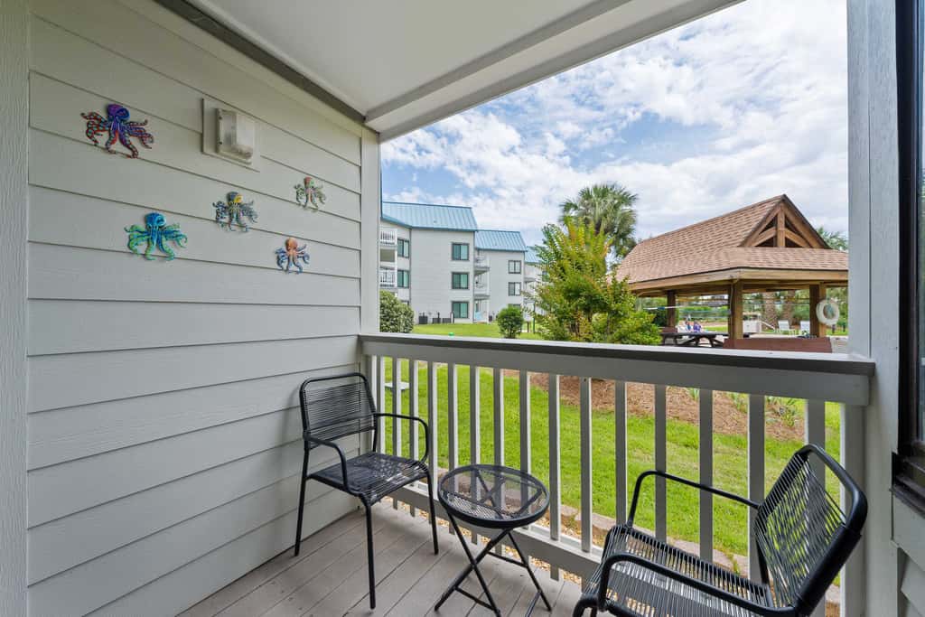 Modern studio with pools, sports courts, a gym & easy beach access