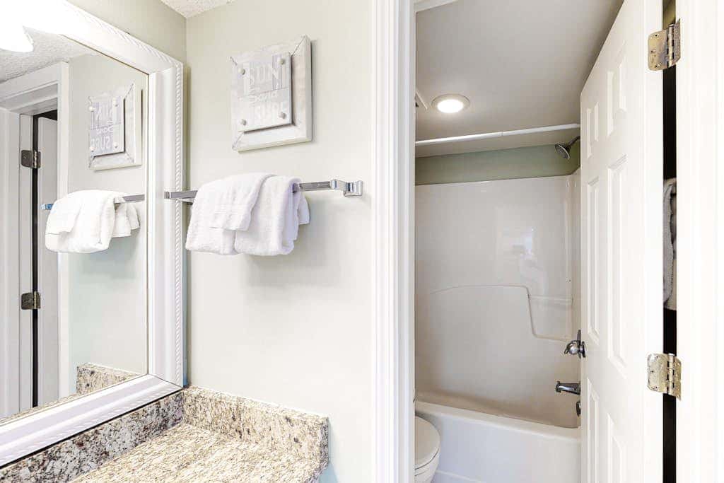Condo with Gulf-facing balcony, shared pool, hot tub, gym