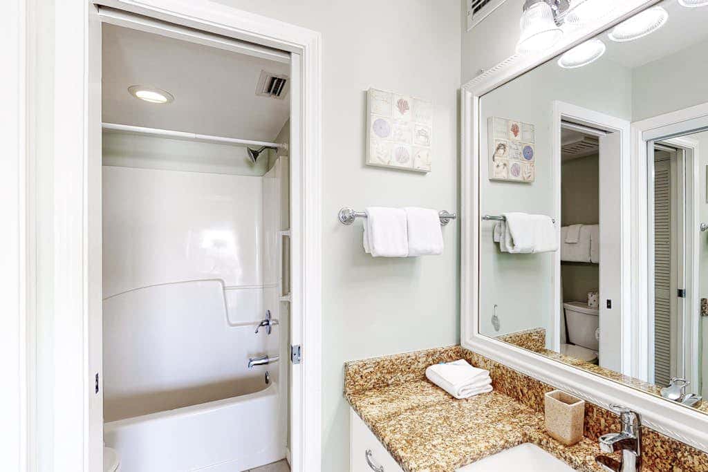 Condo with Gulf-facing balcony, shared pool, hot tub, gym