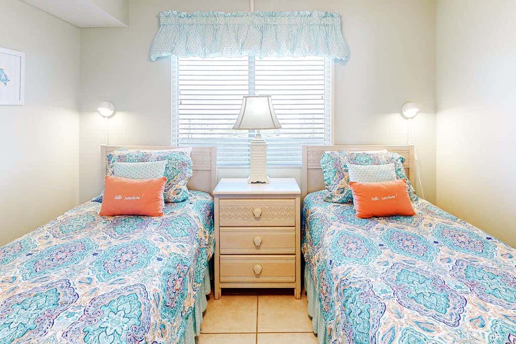 Condo with Gulf-facing balcony, shared pool, hot tub, gym