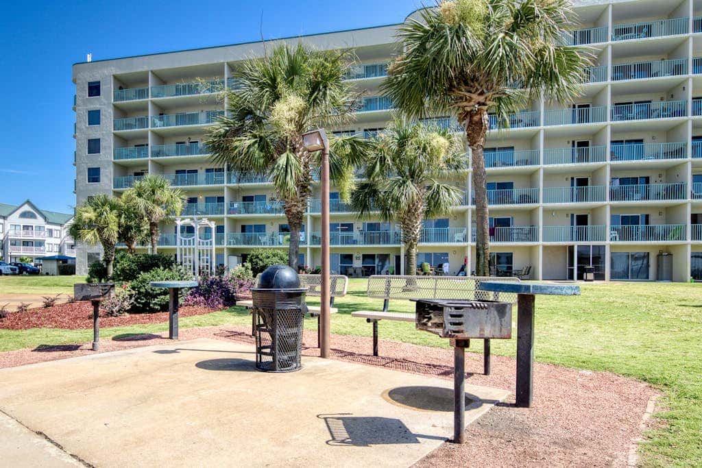 Condo with Gulf-facing balcony, shared pool, hot tub, gym