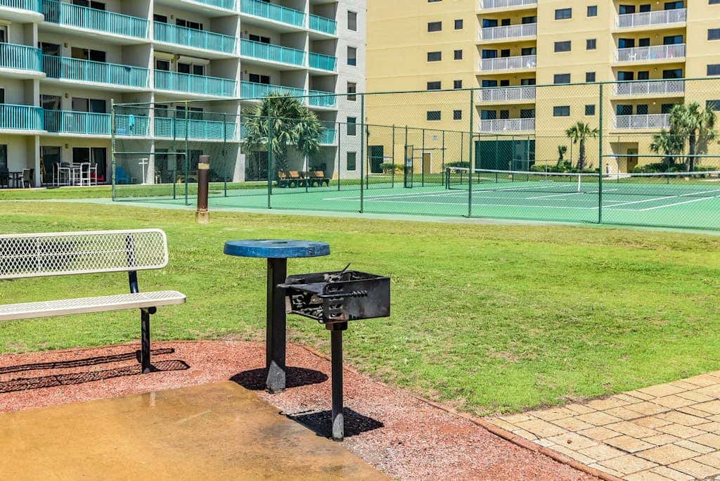 Condo with Gulf-facing balcony, shared pool, hot tub, gym