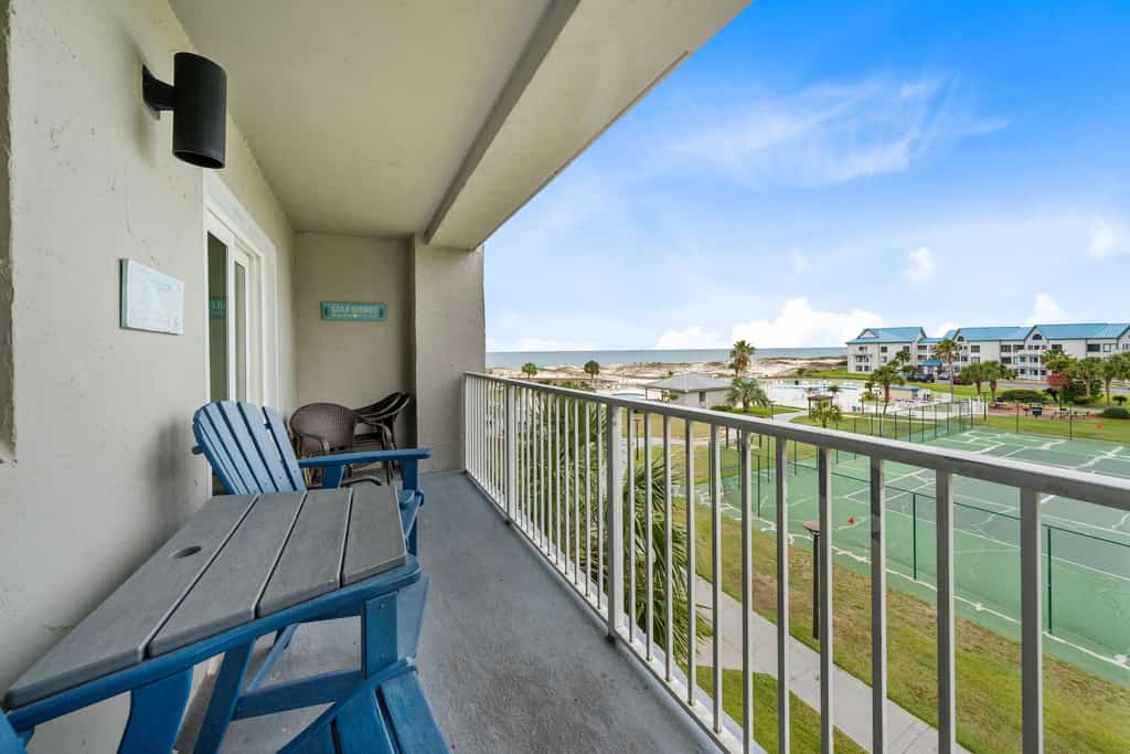 2nd-floor beach Gulf-front condo with balcony, great views, & pool access
