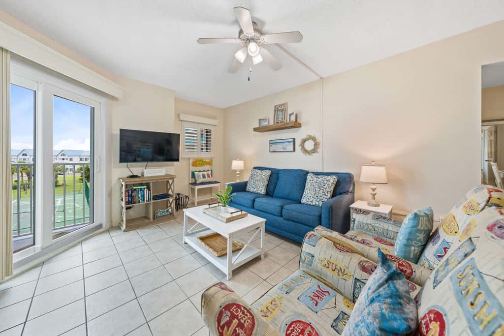 2nd-floor beach Gulf-front condo with balcony, great views, & pool access