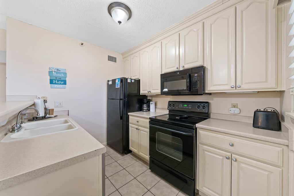 2nd-floor beach Gulf-front condo with balcony, great views, & pool access