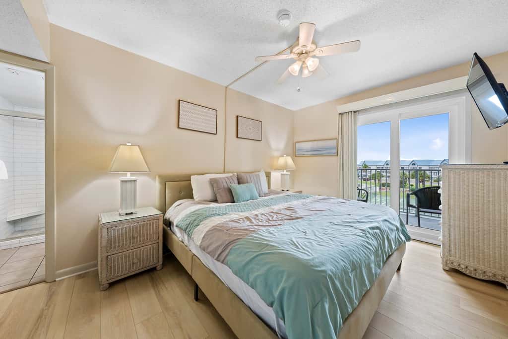 2nd-floor beach Gulf-front condo with balcony, great views, & pool access