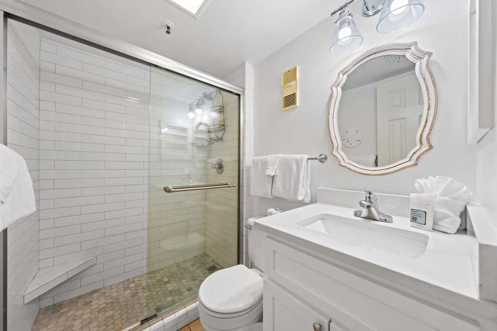 2nd-floor beach Gulf-front condo with balcony, great views, & pool access