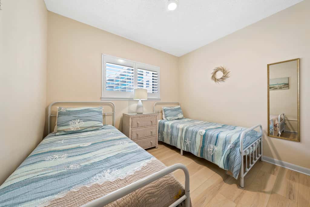 2nd-floor beach Gulf-front condo with balcony, great views, & pool access