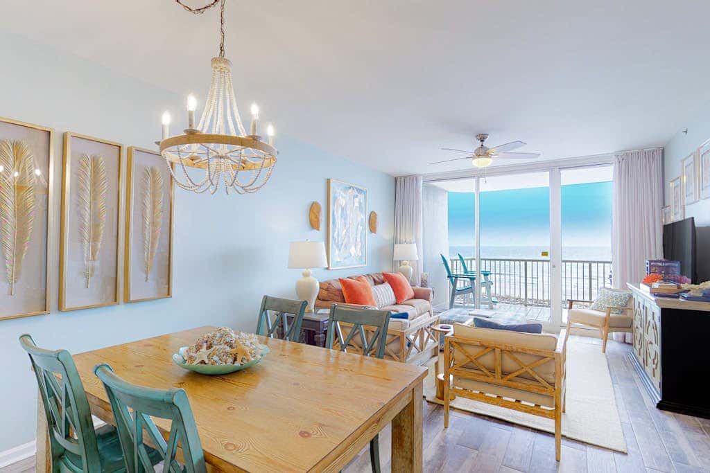 Gulffront Condo W Furnished Deck, Beach Access, Fast WiFi & Shared Pool Hot Tub