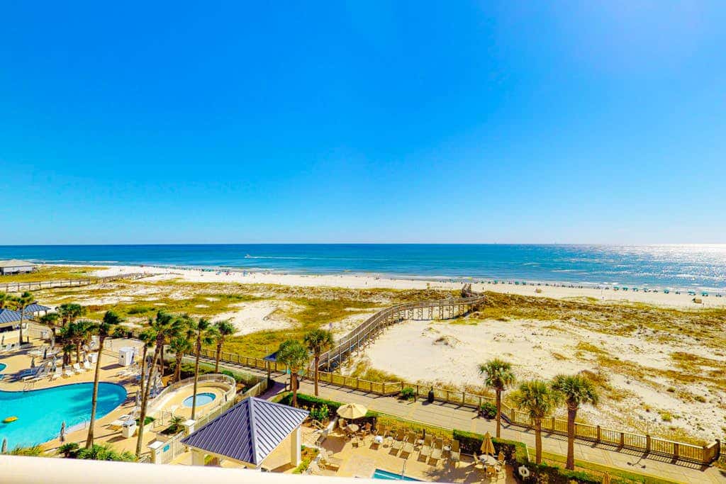 Gulffront Condo W Furnished Deck, Beach Access, Fast WiFi & Shared Pool Hot Tub