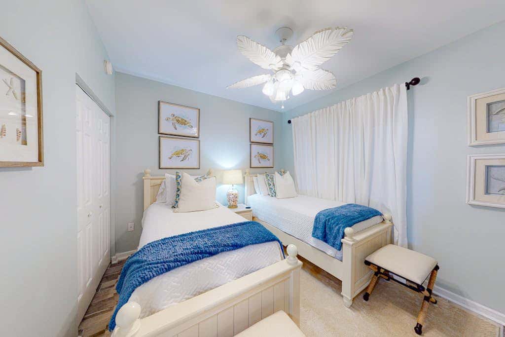 Gulffront Condo W Furnished Deck, Beach Access, Fast WiFi & Shared Pool Hot Tub
