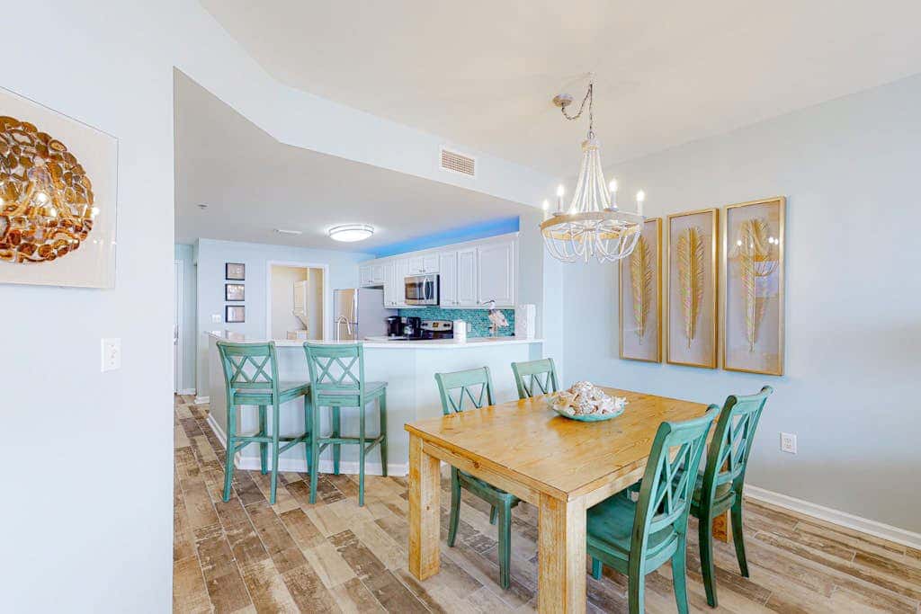 Gulffront Condo W Furnished Deck, Beach Access, Fast WiFi & Shared Pool Hot Tub