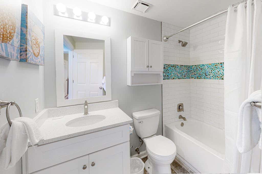 Gulffront Condo W Furnished Deck, Beach Access, Fast WiFi & Shared Pool Hot Tub