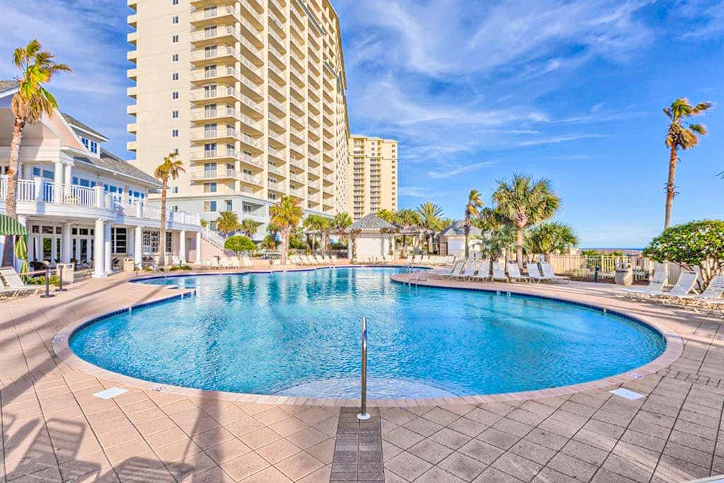 Gulffront Condo W Furnished Deck, Beach Access, Fast WiFi & Shared Pool Hot Tub