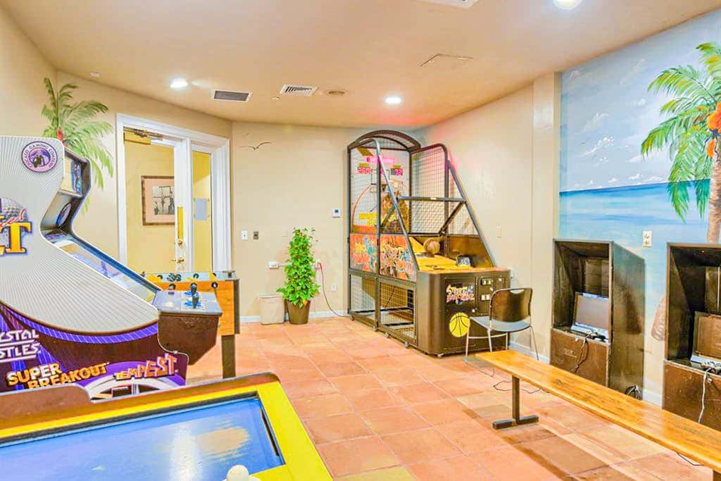 Gulffront Condo W Furnished Deck, Beach Access, Fast WiFi & Shared Pool Hot Tub