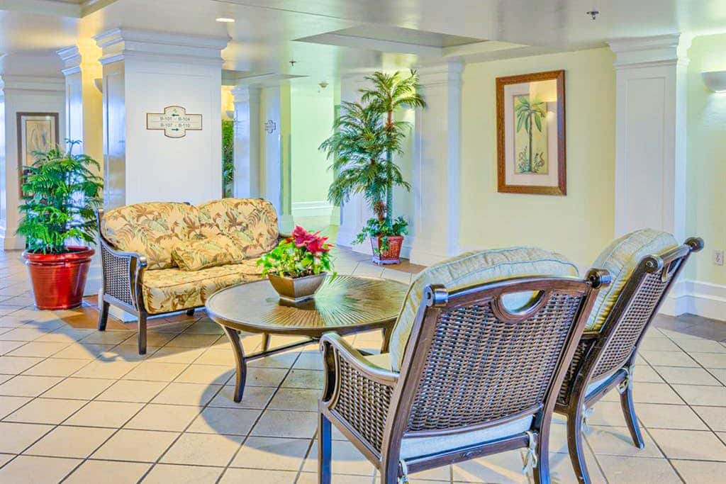 Gulffront Condo W Furnished Deck, Beach Access, Fast WiFi & Shared Pool Hot Tub