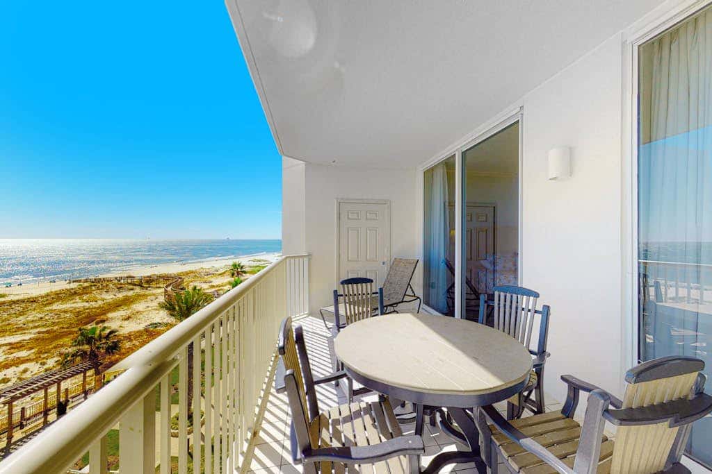 Gulffront Condo W Furnished Deck, Beach Access, Fast WiFi & Shared Pool Hot Tub