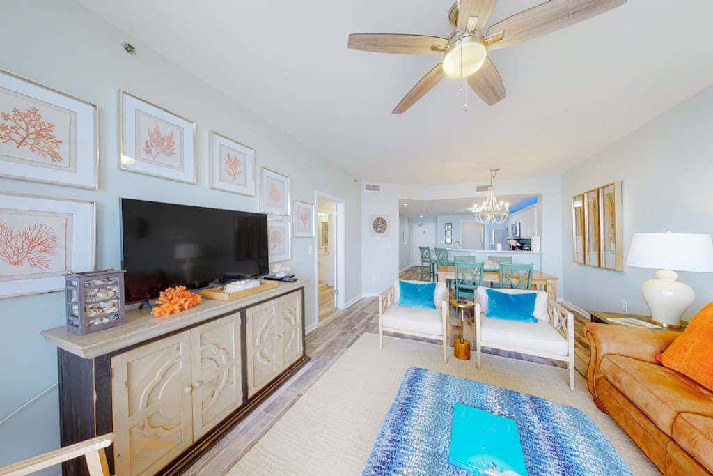 Gulffront Condo W Furnished Deck, Beach Access, Fast WiFi & Shared Pool Hot Tub