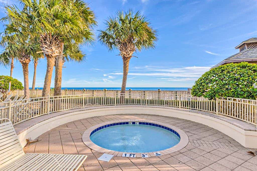 Gulffront Condo W Furnished Deck, Beach Access, Fast WiFi & Shared Pool Hot Tub