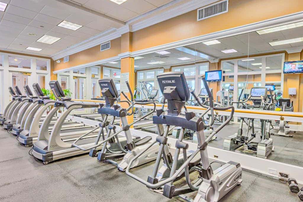 Gulffront Condo W Furnished Deck, Beach Access, Fast WiFi & Shared Pool Hot Tub