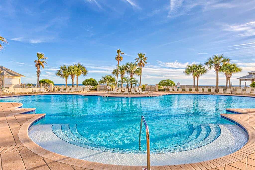 Gulffront Condo W Furnished Deck, Beach Access, Fast WiFi & Shared Pool Hot Tub