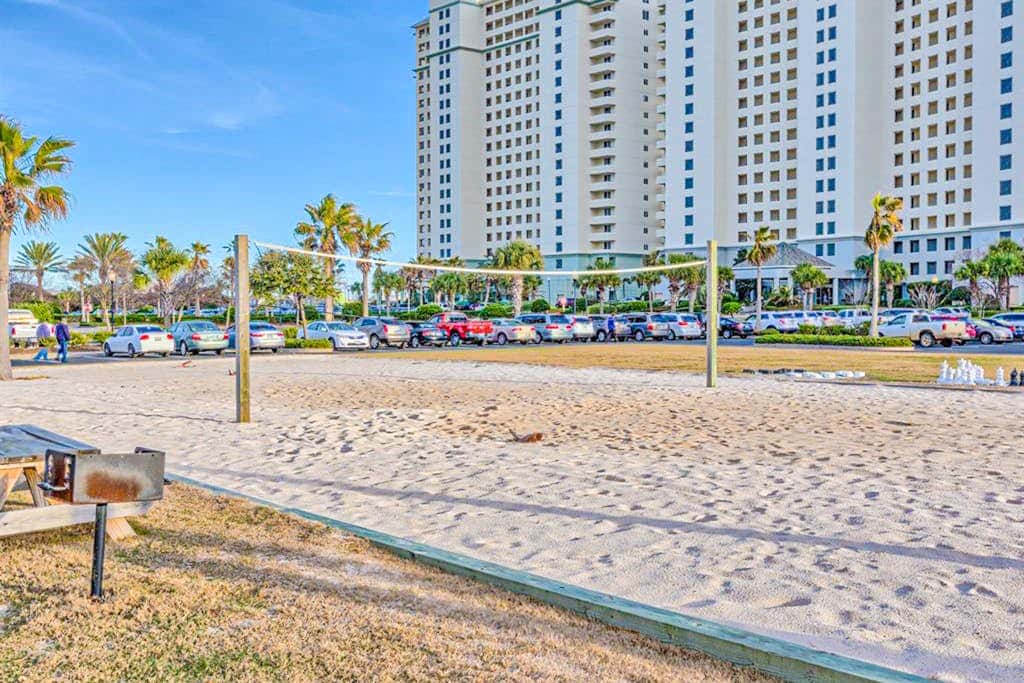 Gulffront Condo W Furnished Deck, Beach Access, Fast WiFi & Shared Pool Hot Tub