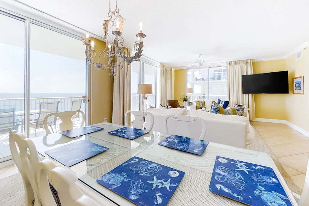 Wonderful Condo on 12th Floor of Luxurious Resort with Shared Hot Tub & Pool, AC