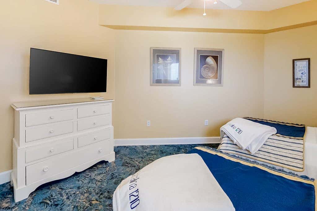 Wonderful Condo on 12th Floor of Luxurious Resort with Shared Hot Tub & Pool, AC