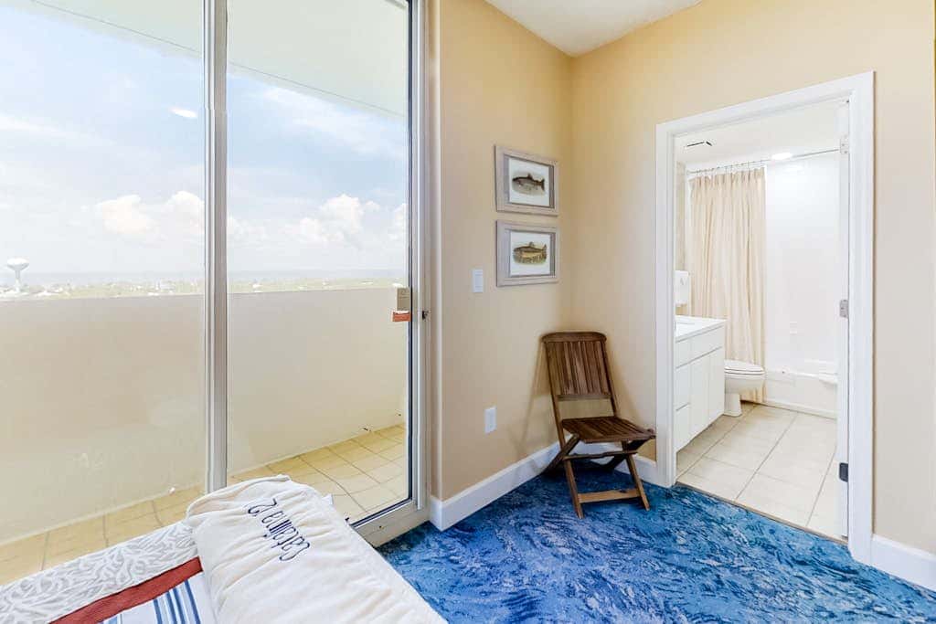 Wonderful Condo on 12th Floor of Luxurious Resort with Shared Hot Tub & Pool, AC