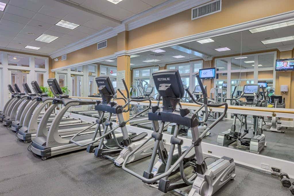 Wonderful Condo on 12th Floor of Luxurious Resort with Shared Hot Tub & Pool, AC