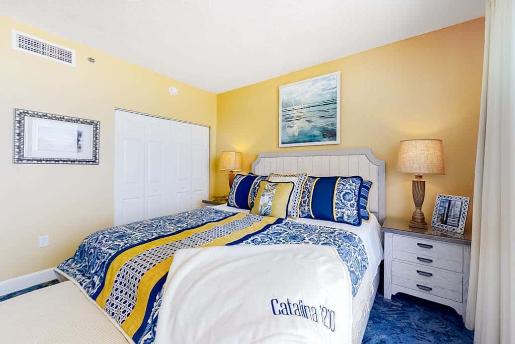 Wonderful Condo on 12th Floor of Luxurious Resort with Shared Hot Tub & Pool, AC