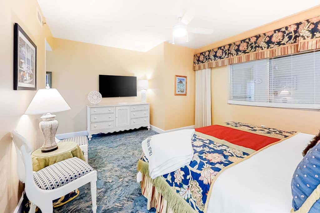 Wonderful Condo on 12th Floor of Luxurious Resort with Shared Hot Tub & Pool, AC