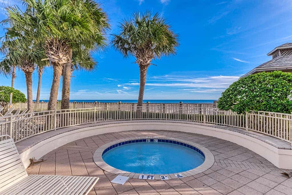 Wonderful Condo on 12th Floor of Luxurious Resort with Shared Hot Tub & Pool, AC