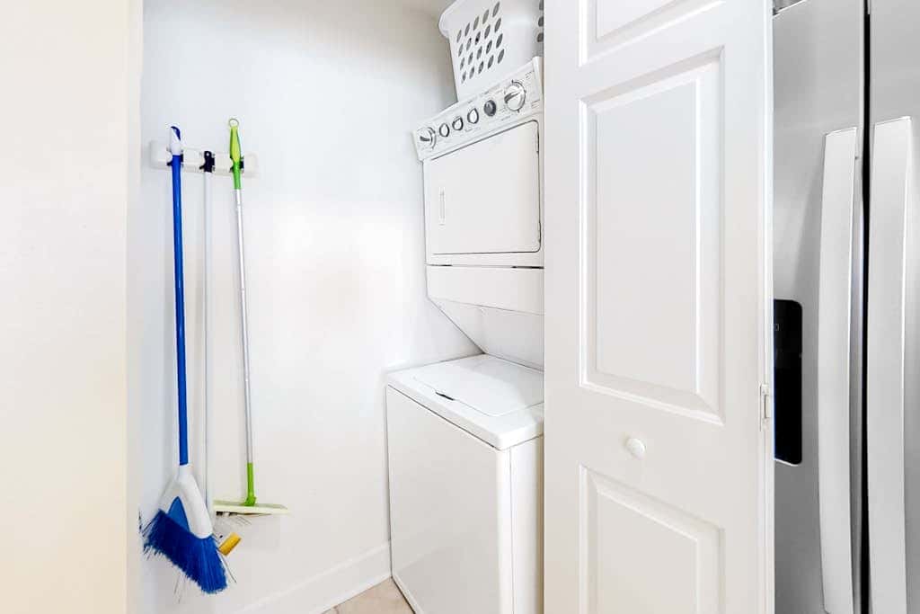 Wonderful Condo on 12th Floor of Luxurious Resort with Shared Hot Tub & Pool, AC