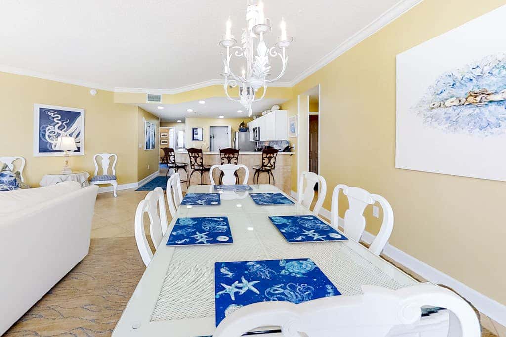 Wonderful Condo on 12th Floor of Luxurious Resort with Shared Hot Tub & Pool, AC