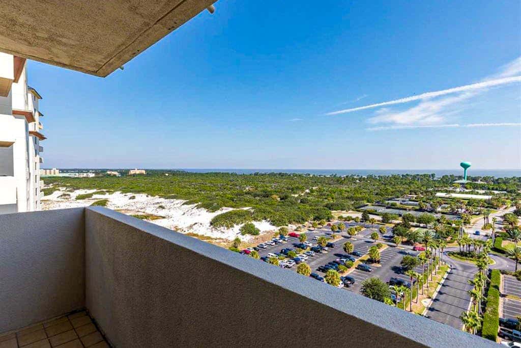 Wonderful Condo on 12th Floor of Luxurious Resort with Shared Hot Tub & Pool, AC