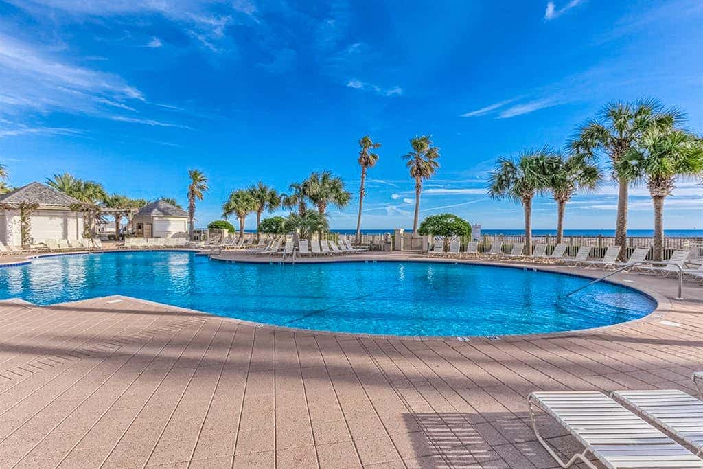 Wonderful Condo on 12th Floor of Luxurious Resort with Shared Hot Tub & Pool, AC