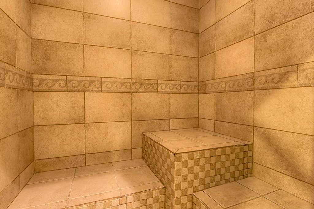 Wonderful Condo on 12th Floor of Luxurious Resort with Shared Hot Tub & Pool, AC