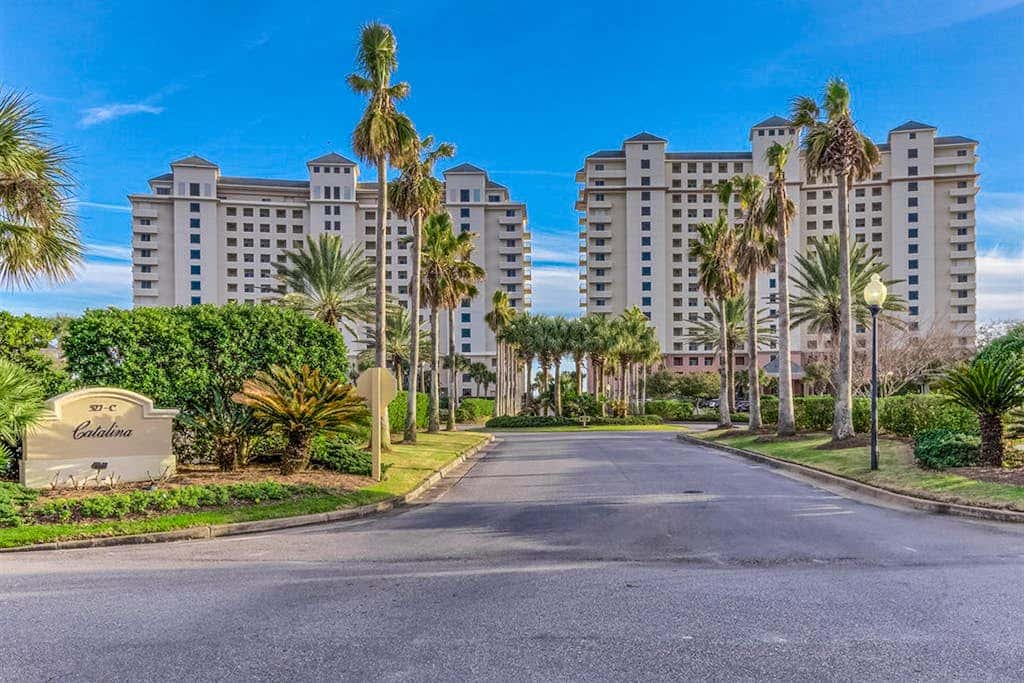 Wonderful Condo on 12th Floor of Luxurious Resort with Shared Hot Tub & Pool, AC