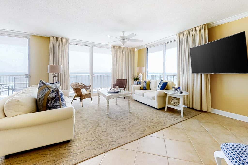 Wonderful Condo on 12th Floor of Luxurious Resort with Shared Hot Tub & Pool, AC