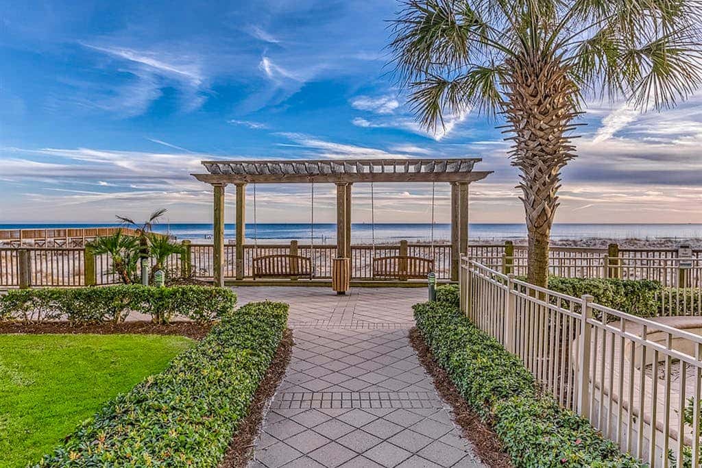 Wonderful Condo on 12th Floor of Luxurious Resort with Shared Hot Tub & Pool, AC