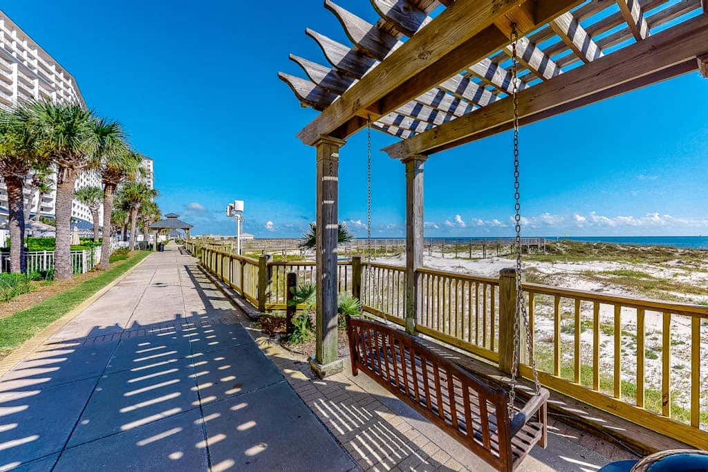 Wonderful Condo on 12th Floor of Luxurious Resort with Shared Hot Tub & Pool, AC