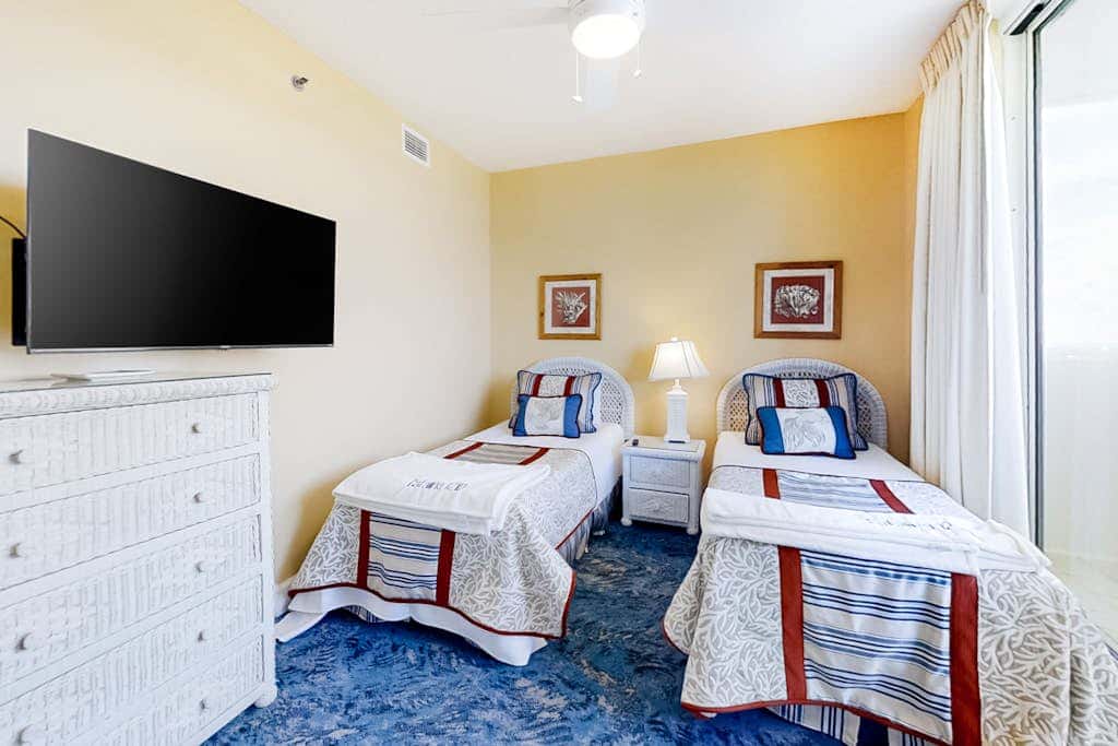 Wonderful Condo on 12th Floor of Luxurious Resort with Shared Hot Tub & Pool, AC
