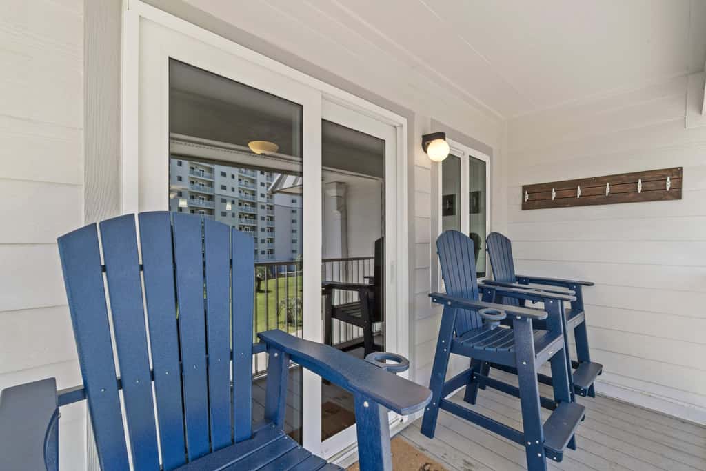 Third-floor condo with pool, hot tub, partial ocean view, gym, & central AC