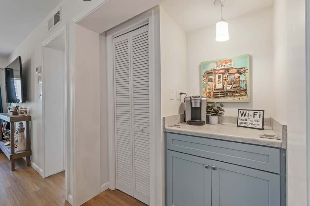 Third-floor condo with pool, hot tub, partial ocean view, gym, & central AC