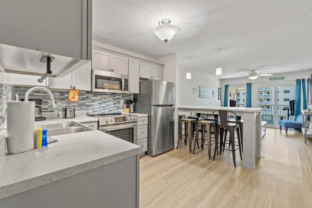 Third-floor condo with pool, hot tub, partial ocean view, gym, & central AC