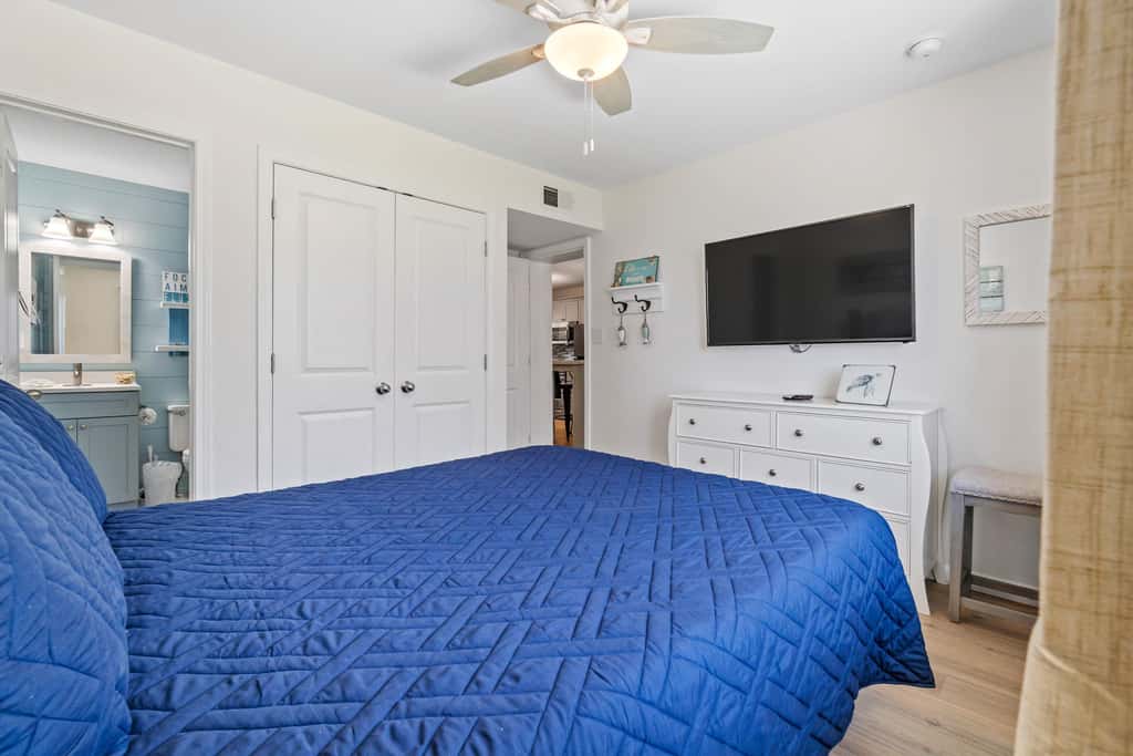Third-floor condo with pool, hot tub, partial ocean view, gym, & central AC